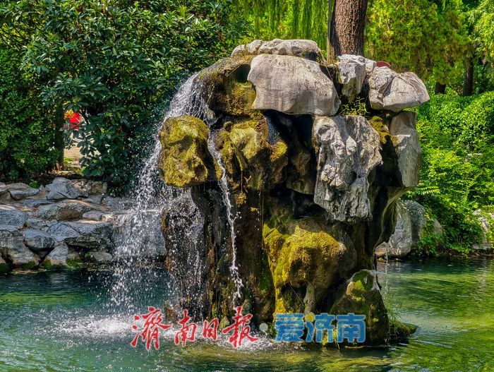 连续喷涌超300天，月牙泉未老盛夏势尤雄