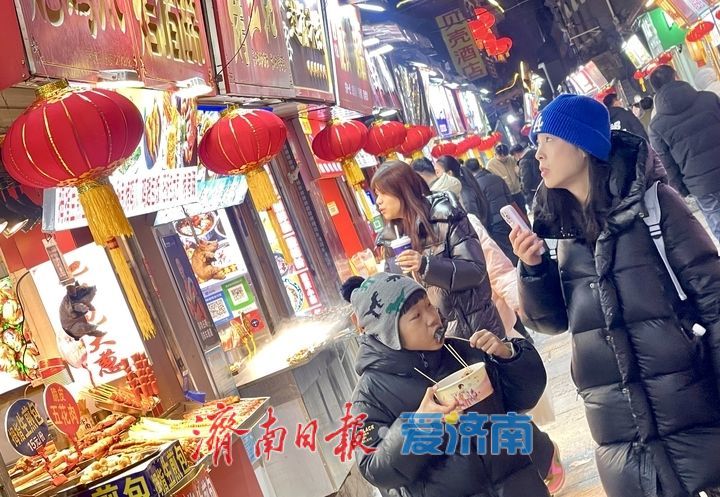 ​小年到，芙蓉街张灯结彩迎新春