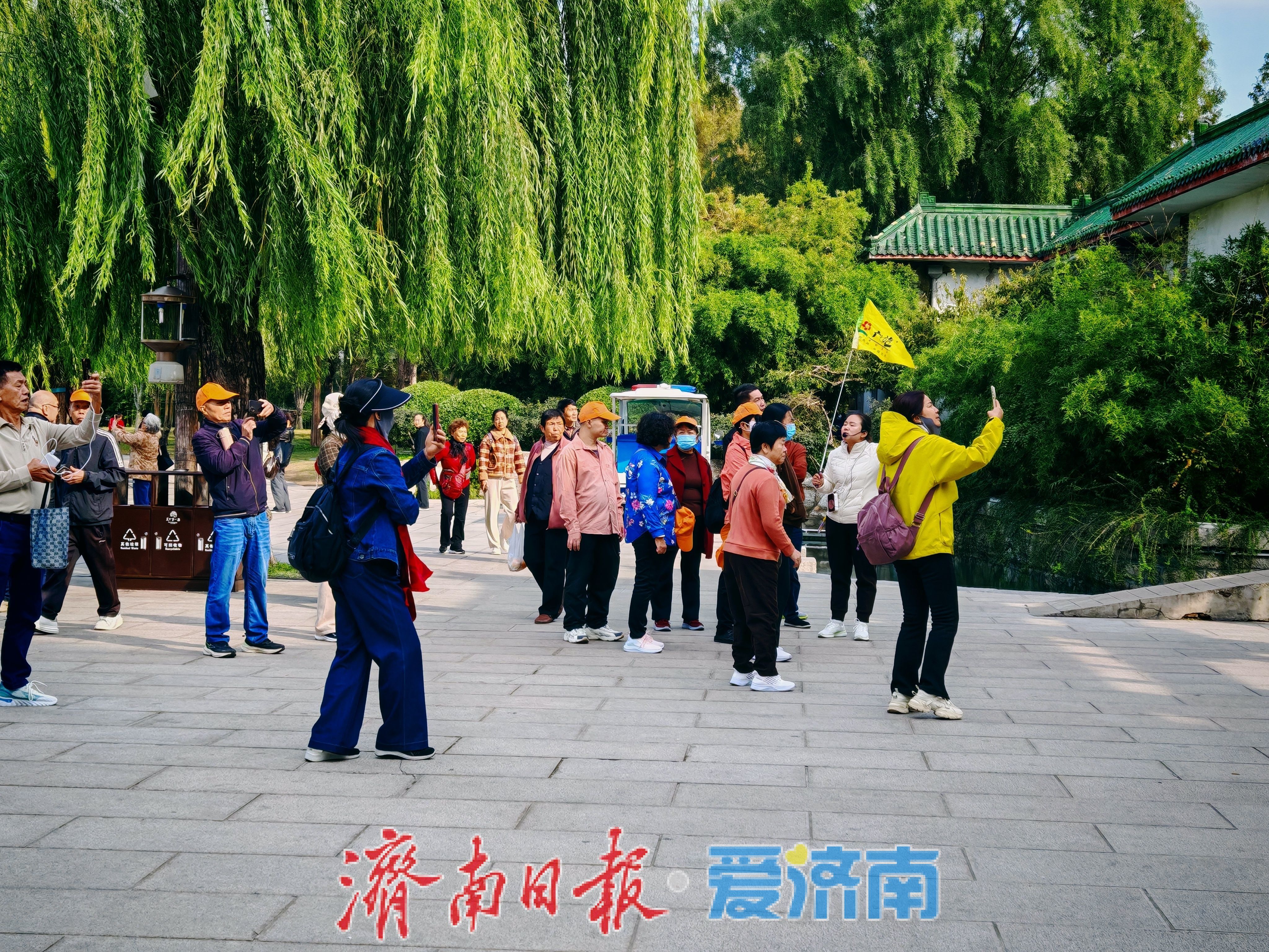 大明湖游人如织 秋意正浓