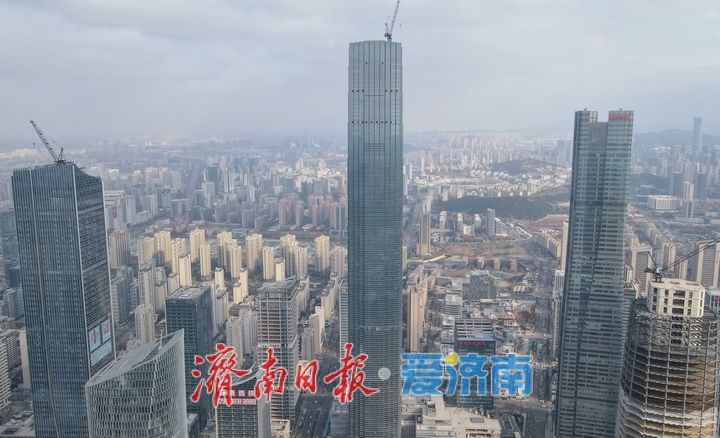 项目强省会｜山高我为峰，“济南第一高”塔冠玻璃幕墙封顶在即