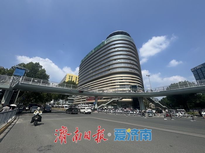 过街天桥连两院，便民风景暖泉城