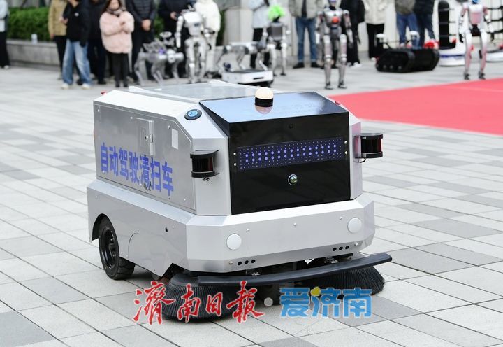 中国北方地区首家机器人6S中心落户济南汉峪金谷