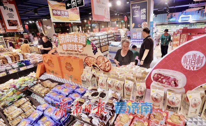 中秋临近 月饼抢“鲜”上市