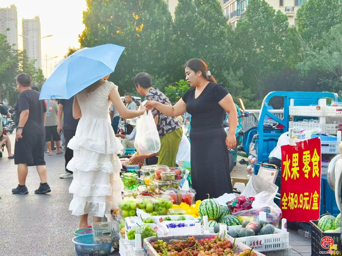 供场所、划白线，规划有序群众赞！历城潮汐疏导便民服务点：烟火气里的温暖城管答卷