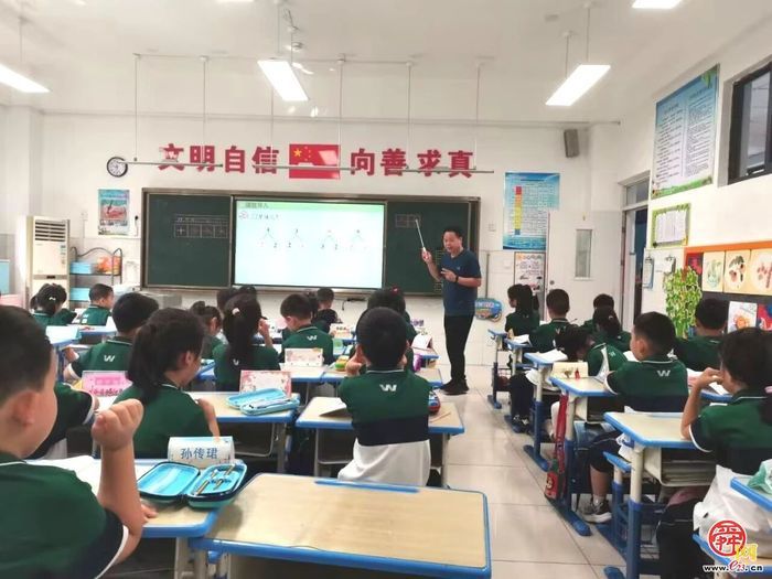 示范课堂绽异彩，青蓝携手促成长——东城教育集团奥龙小学“青蓝工程”之师徒结对展示课研讨活动