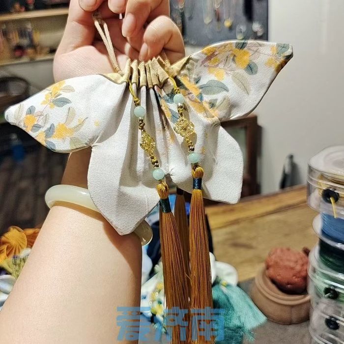 赠扇结缘！端午节的英雄山玩法杠赛来