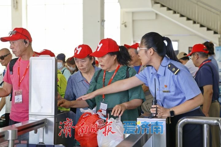 全新适老化升级，“齐鲁之星”银发旅游专列首发新疆