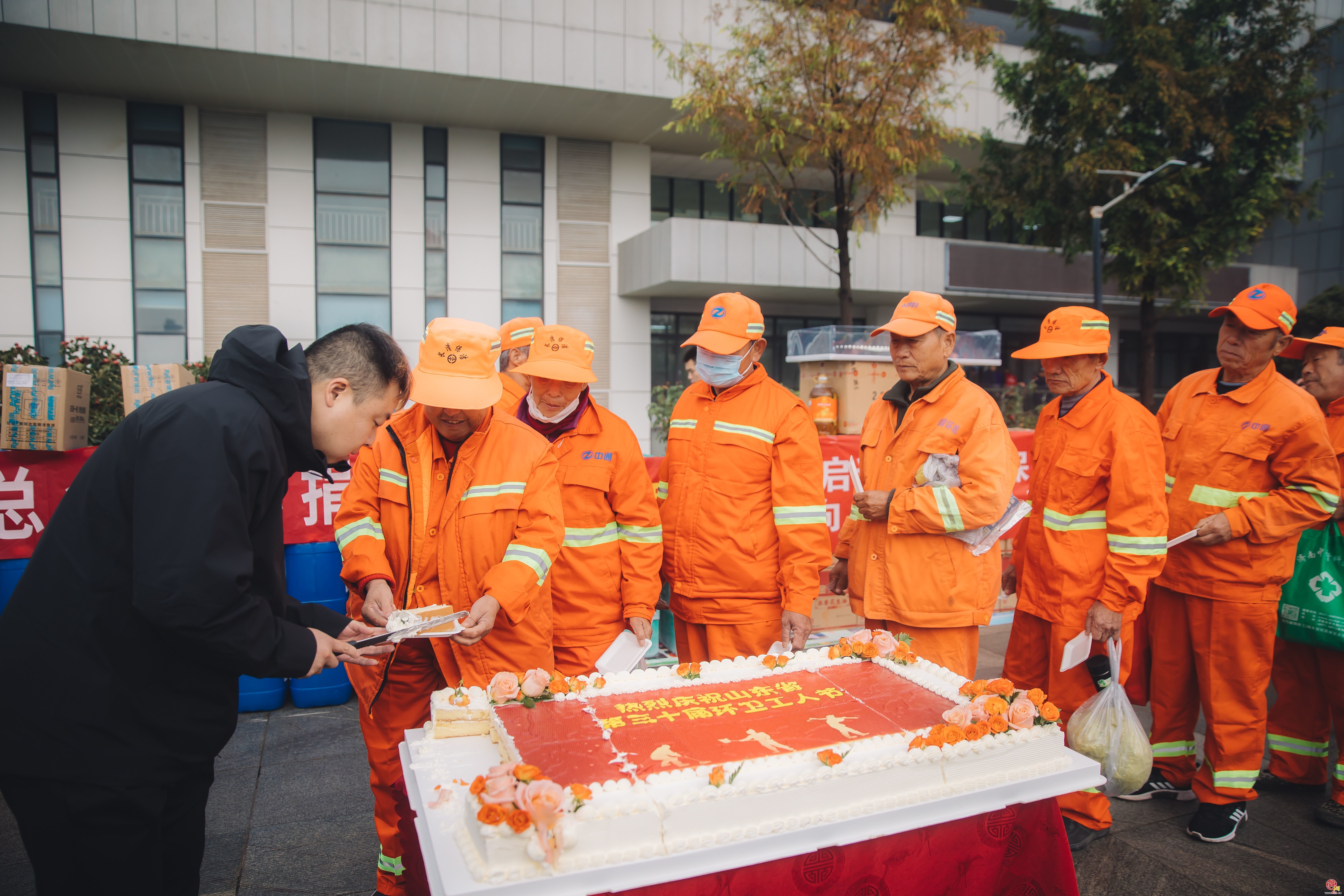 济南市城管局举行庆祝山东省第三十届环卫工人节暨“百姓大舞台”系列活动启动仪式