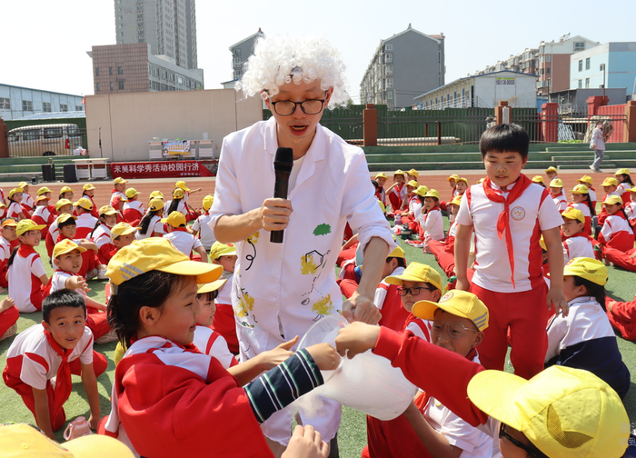 米吴科学秀走进枫景小学，带科学少年乘风破浪