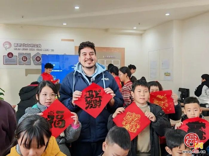 章丘绣惠：跨国界“福”相连，社区里迎新春