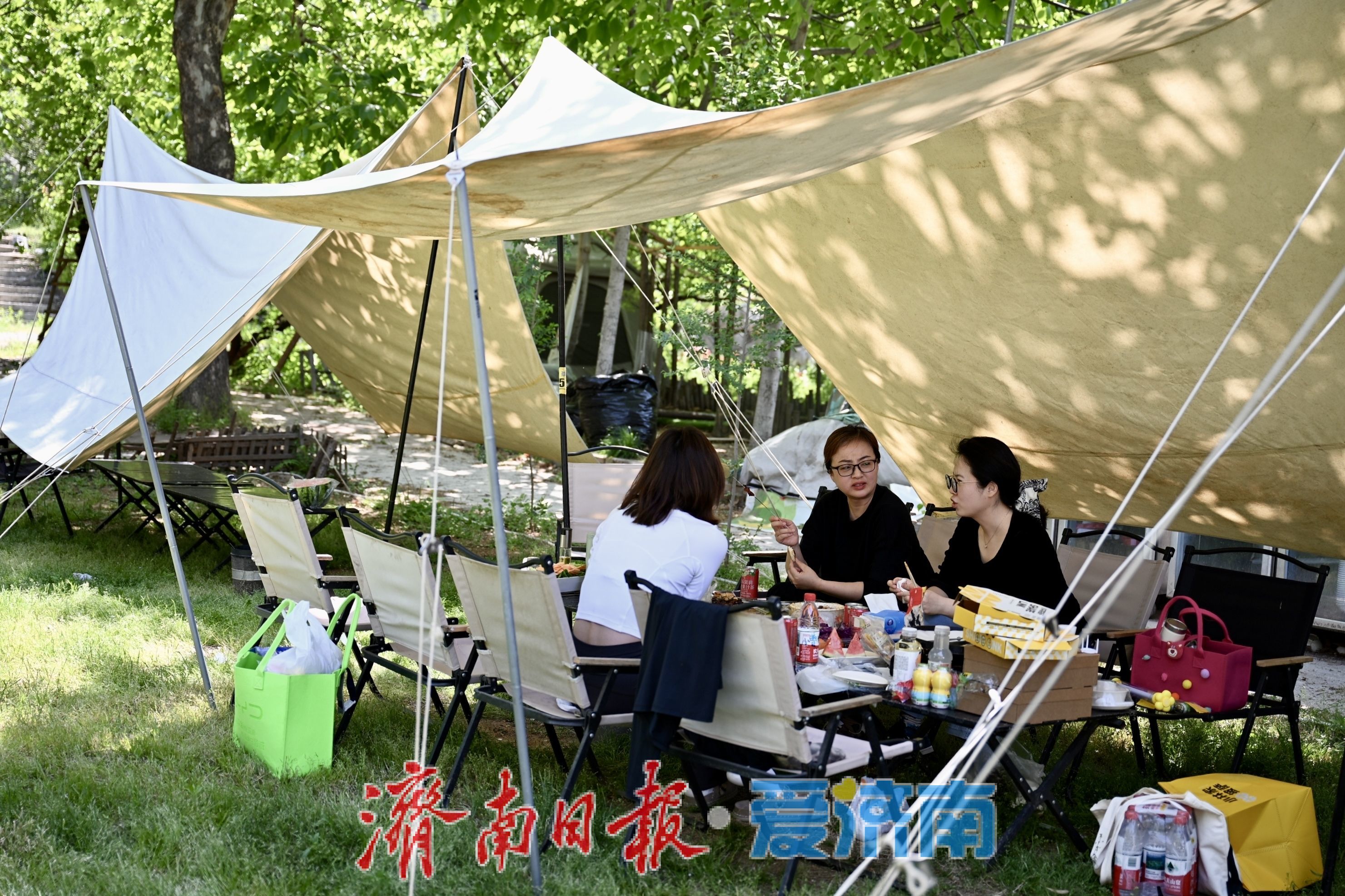 浆水泉水库变身“周末会客厅” 市民扎堆露营乐享山水之趣​