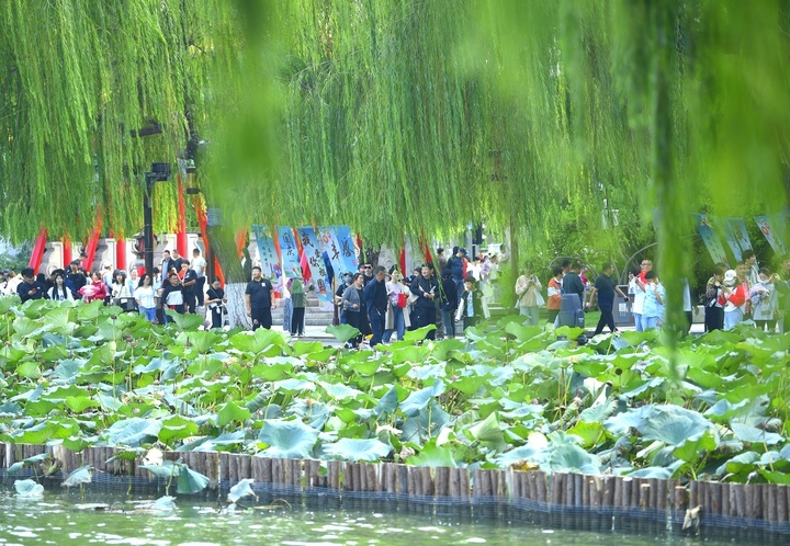 “泉”在济南享金秋｜国庆假期首日文旅市场火爆开启 济南市30家景区共接待游客38.73万人次