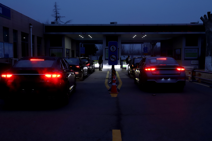 元旦节后首日济南车辆挂牌3458辆，达正常工作日业务量三倍，车管部门提醒