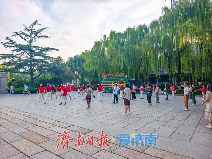 晨练图景绘就泉城宜居底色 大明湖畔尽显城市民生温度