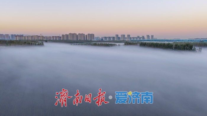 长河披纱，秋色如画