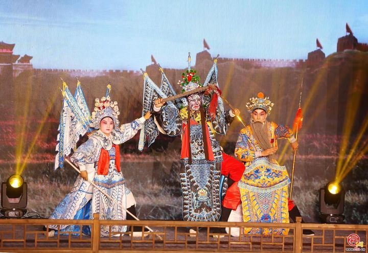 第八届过半年乡村振兴戏剧节暨官庄街道夏季旅游季鸣锣开唱
