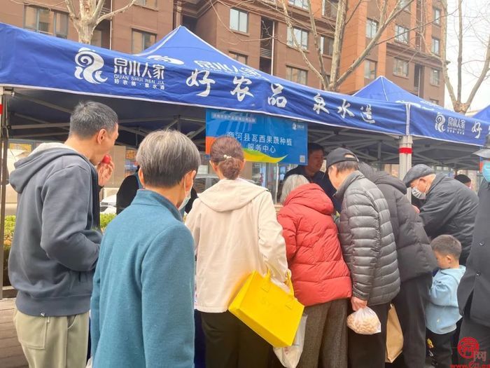 首场开售即火爆“泉水人家”大集上演“补货忙”