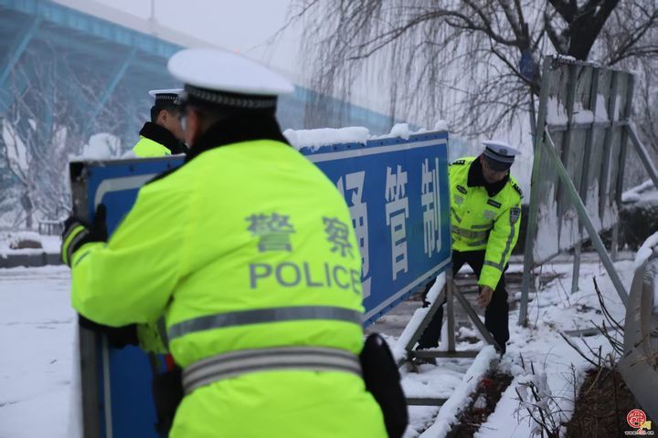 济南交警以雪为令全力保畅 全市主次干道通行正常