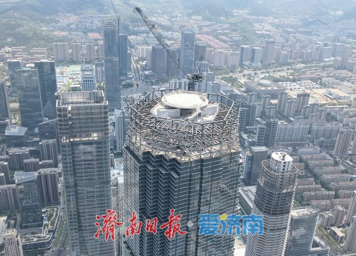 济南“第一高”塔冠钢结构吊装完工
