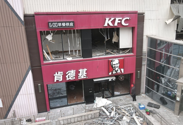 济南第一家大润发开始拆除作业