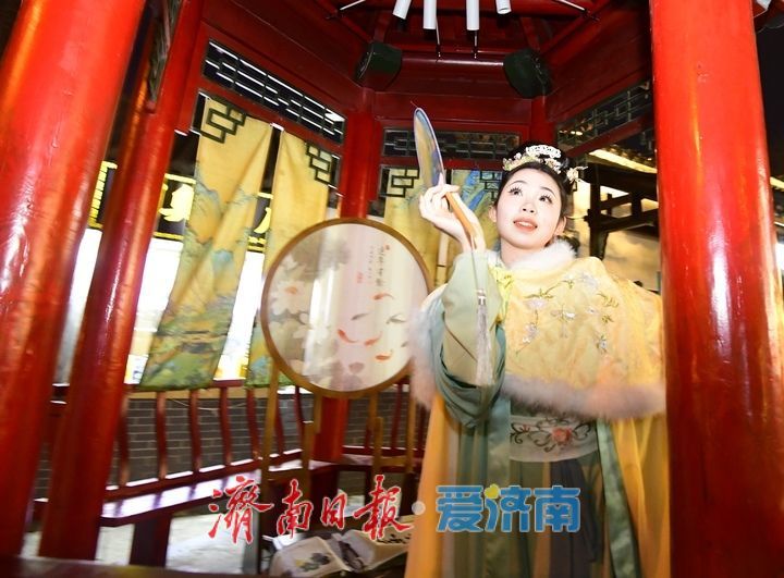 鱼灯巡游映曲水，清照舞韵醉泉城