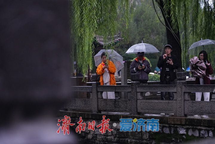 因泉城路道路施工，10月10日起济南10条公交线路临时调整部分运行路段