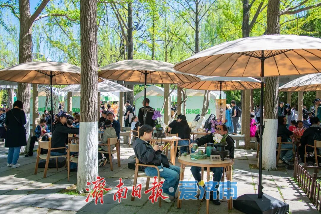 天下第一泉风景区清明假期人气爆棚，千年泉韵绽风华