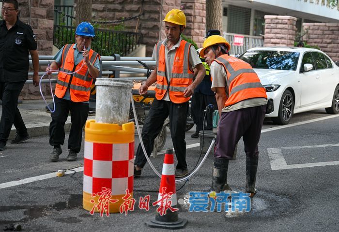 济南小纬四路天然气管道施工，过往车辆请注意绕行