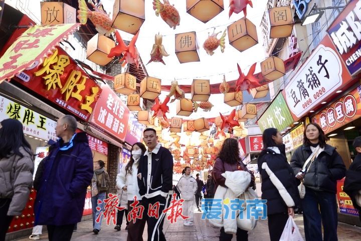 客流满 消费旺 正月感受浓浓烟火气