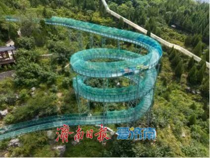 国庆假期秘境石崮寨火爆出圈！石崮寨三娘坐镇才艺大舞台，江湖好戏轮番上演