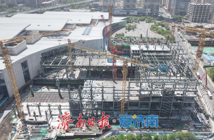 山东国际会展中心（配套部分）项目4层会议会展建筑钢结构主体展现雏形