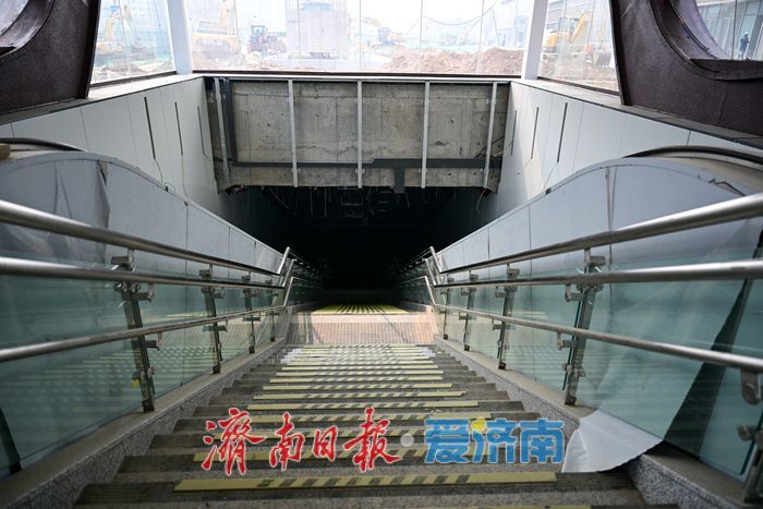 济南轨道交通6号线西市场站内景曝光 年底通车在望