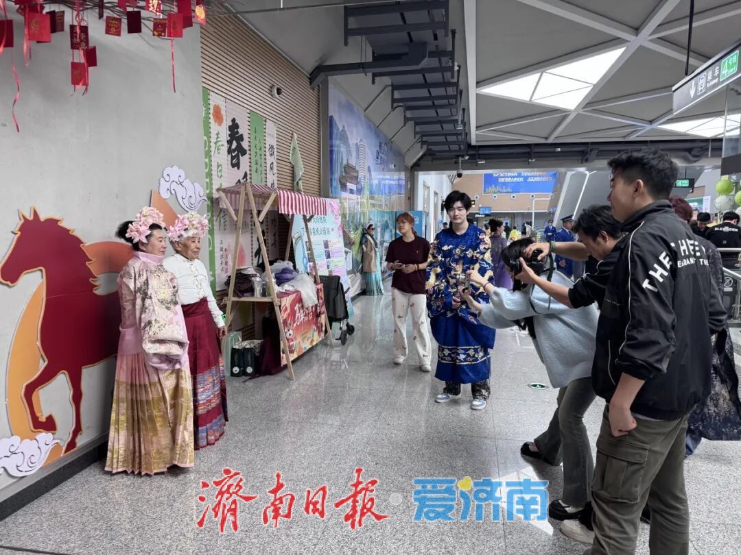 济南地铁开展“花漾泉城・悦享春行”春日主题活动