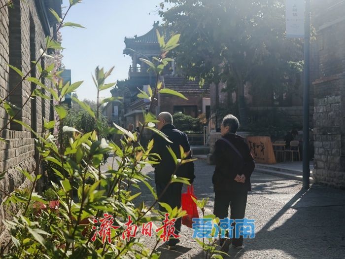 冬日暖阳点亮济南百年上新街，老城烟火与潮流气息在晴空下交融