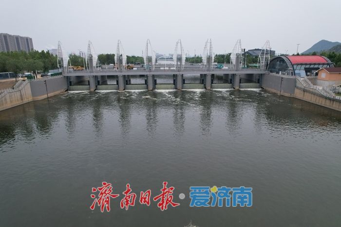 济南小清河洪园节制闸完成升级，七孔全开保障汛期安全