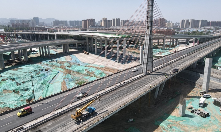 济南零点立交主线桥东向西封闭 新建匝道已临时放开通行