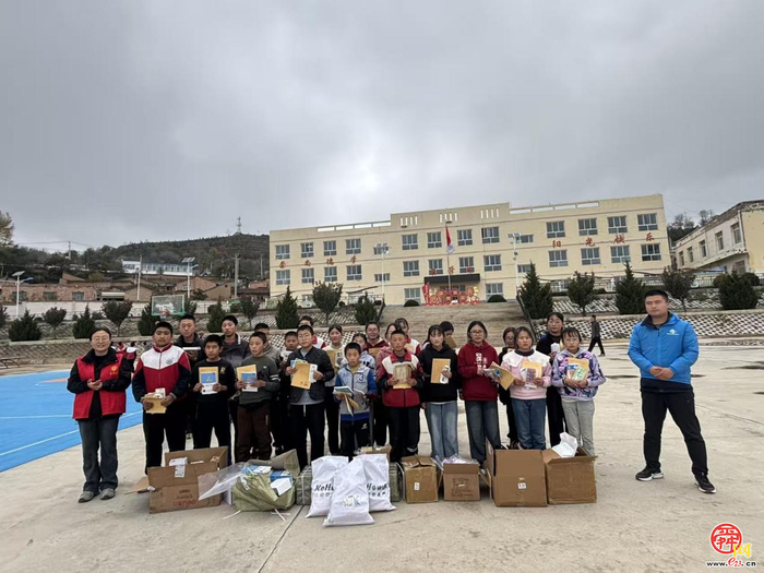 “志愿暖人心，爱心传万家”——济南工程职院“E” 路先锋志愿服务队举行公益募捐活动