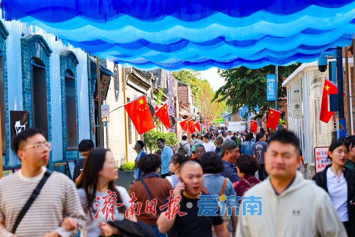 假期文旅旺势不减 上新街人气满满绽放老街新魅力