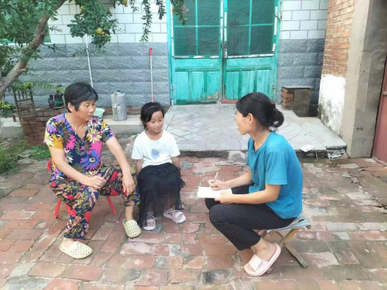 商河县郑路镇展家小学暑期家访启动