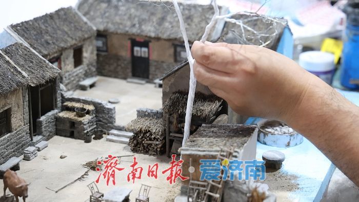 复刻《生万物》中“封二的家” “80后”雕塑师用微塑艺术唤醒乡愁