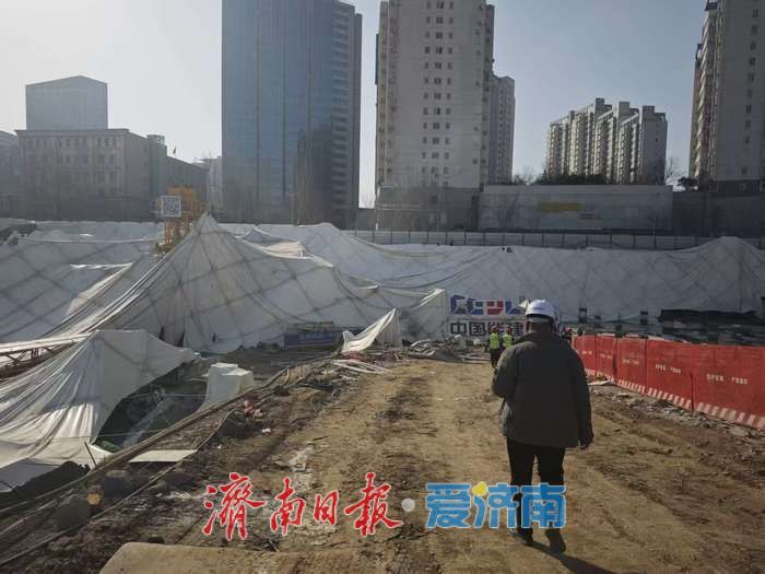 洪楼1905项目“大白膜”拆除转入正常施工