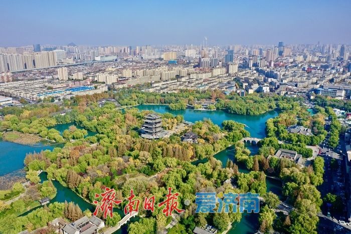 一年四季 泉在济南丨晴空万里映碧波 大明湖景美如画