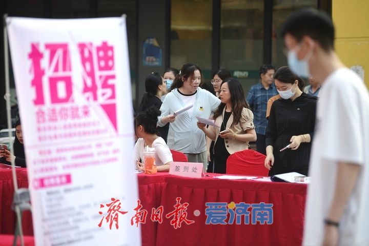 “夜市招聘会”，轻松惬意接地气