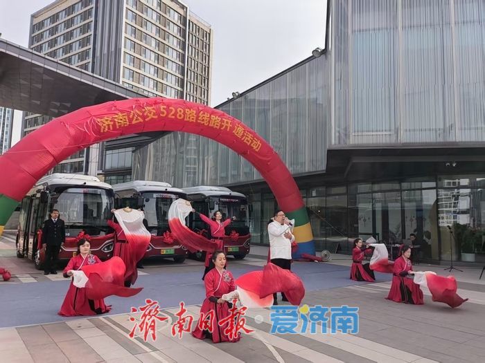 济南528路小巷公交开通 药山片区居民坐地铁方便了