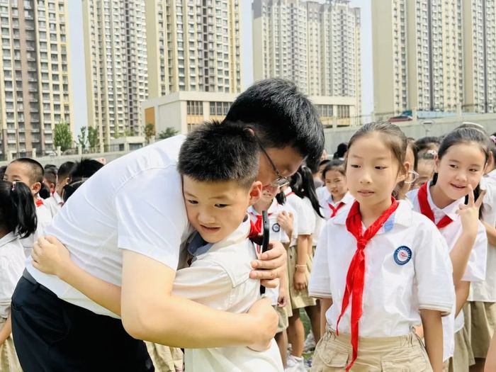 点亮擦星星的人 高新区景汇小学开展庆祝教师节活动