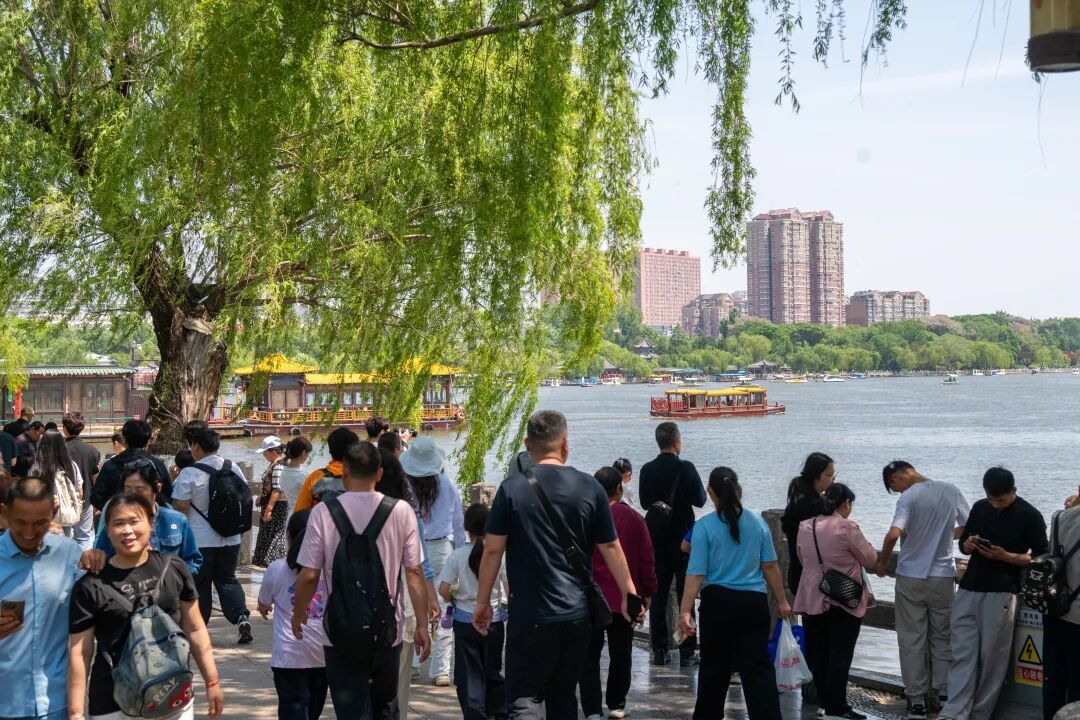 泉力集结·悦享五一｜天下第一泉风景区假期首日人气爆棚