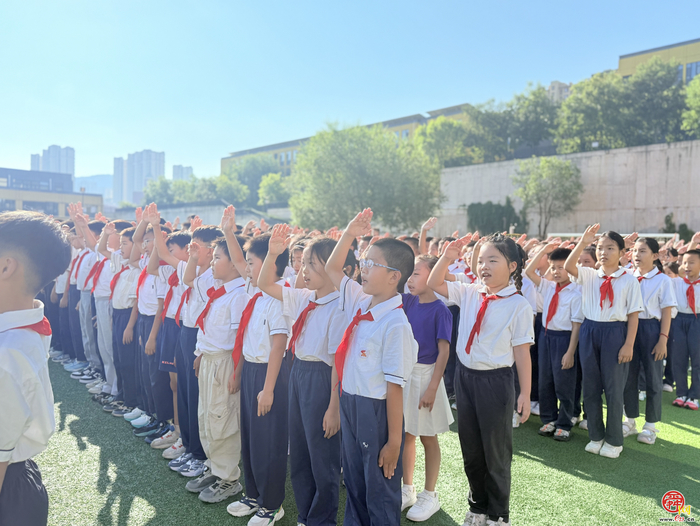 济南市市中区泉泽小学“传承红色精神，树立人生榜样”开学典礼