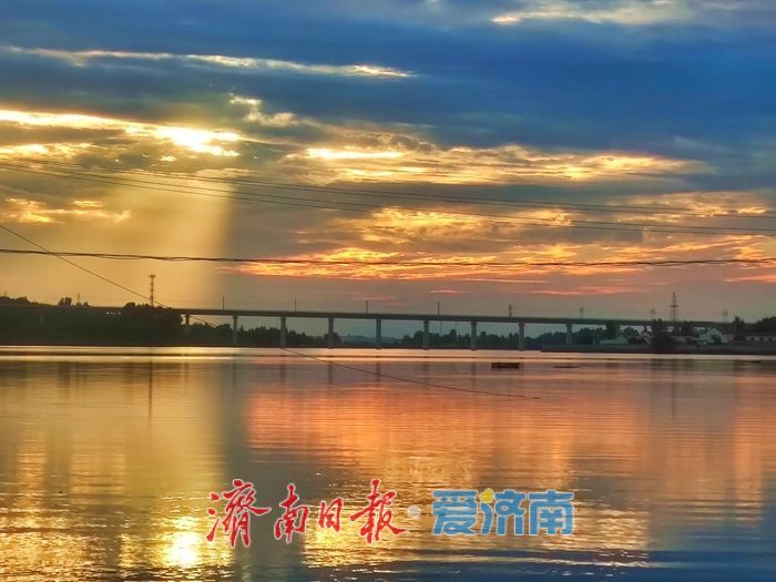 一年四季 泉在济南丨济南大冶水库秋色浓“美颜晚霞” 美轮美奂