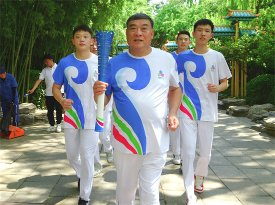 2025济南国际泉水节“泉炬”传递活动完美收官