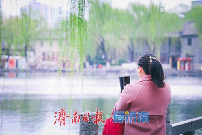 青巷流泉映古街